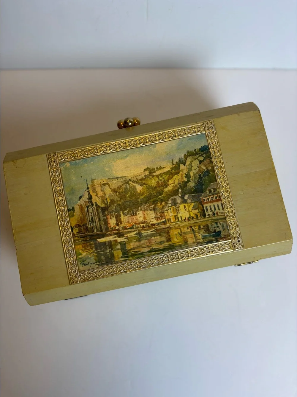 Vintage item pretty